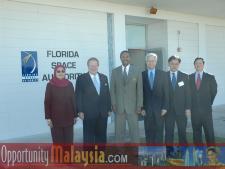 Malaysian Ambassador Visit to Florida Space Authority January 2005Dr. Zahratul Kamar Mahmud, Director Malaysian Students Department, Bernhard Schutte, , Chairman of Asia Committee USA, Captain Winston Scott, Executive Director of Florida Space Authority, and Malaysian Ambassador Ghazzali, Phang Ah Tong, Consulate General of Malaysia, Wong Seng Foo, Malaysian Trade Attache' to U.S. 